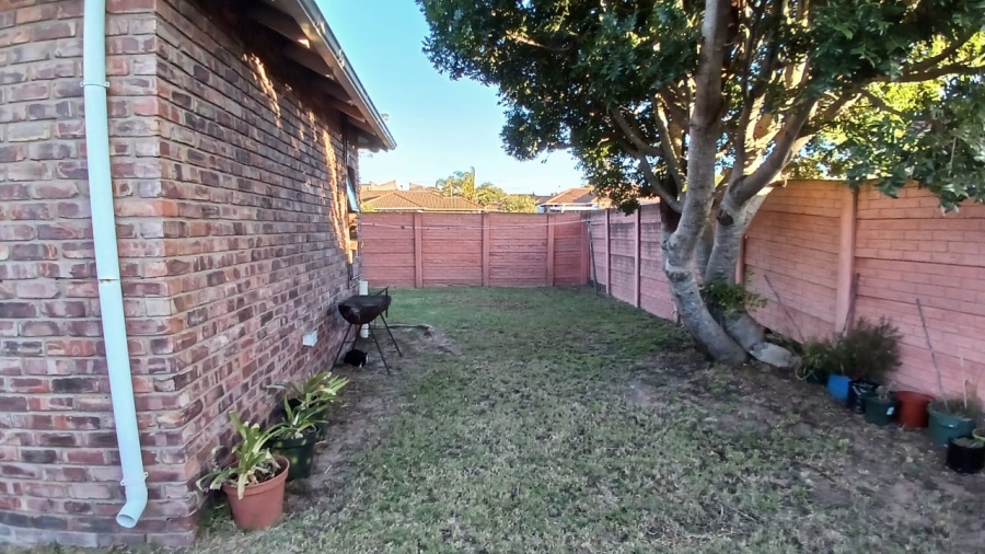 To Let 2 Bedroom Property for Rent in Overbaakens Eastern Cape